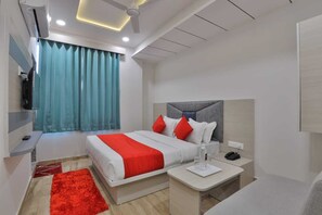 Deluxe Double Room, City View - Hotel Premium Villa (Ahmedabad)
