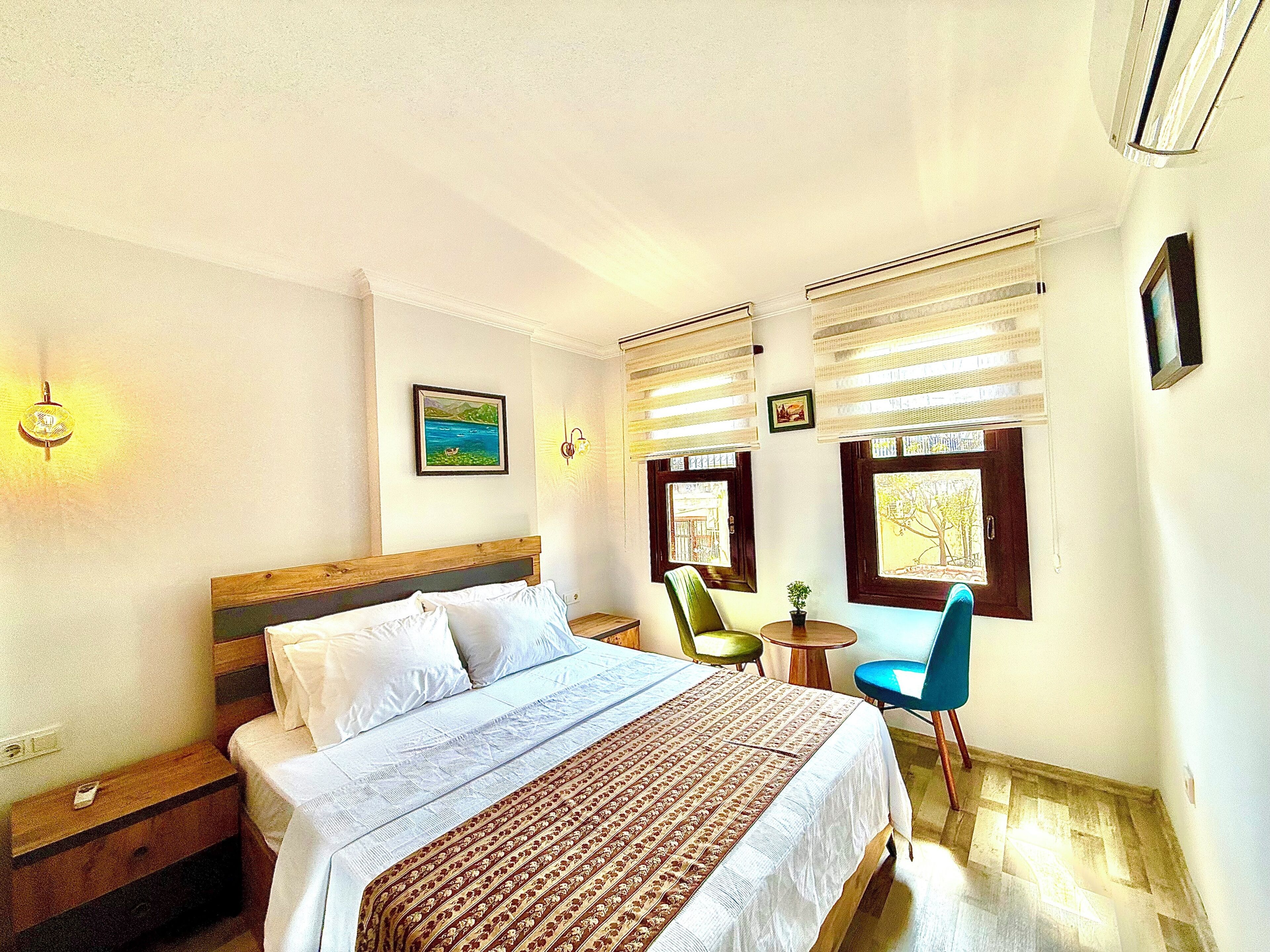 Standard Double Room, Partial Sea View