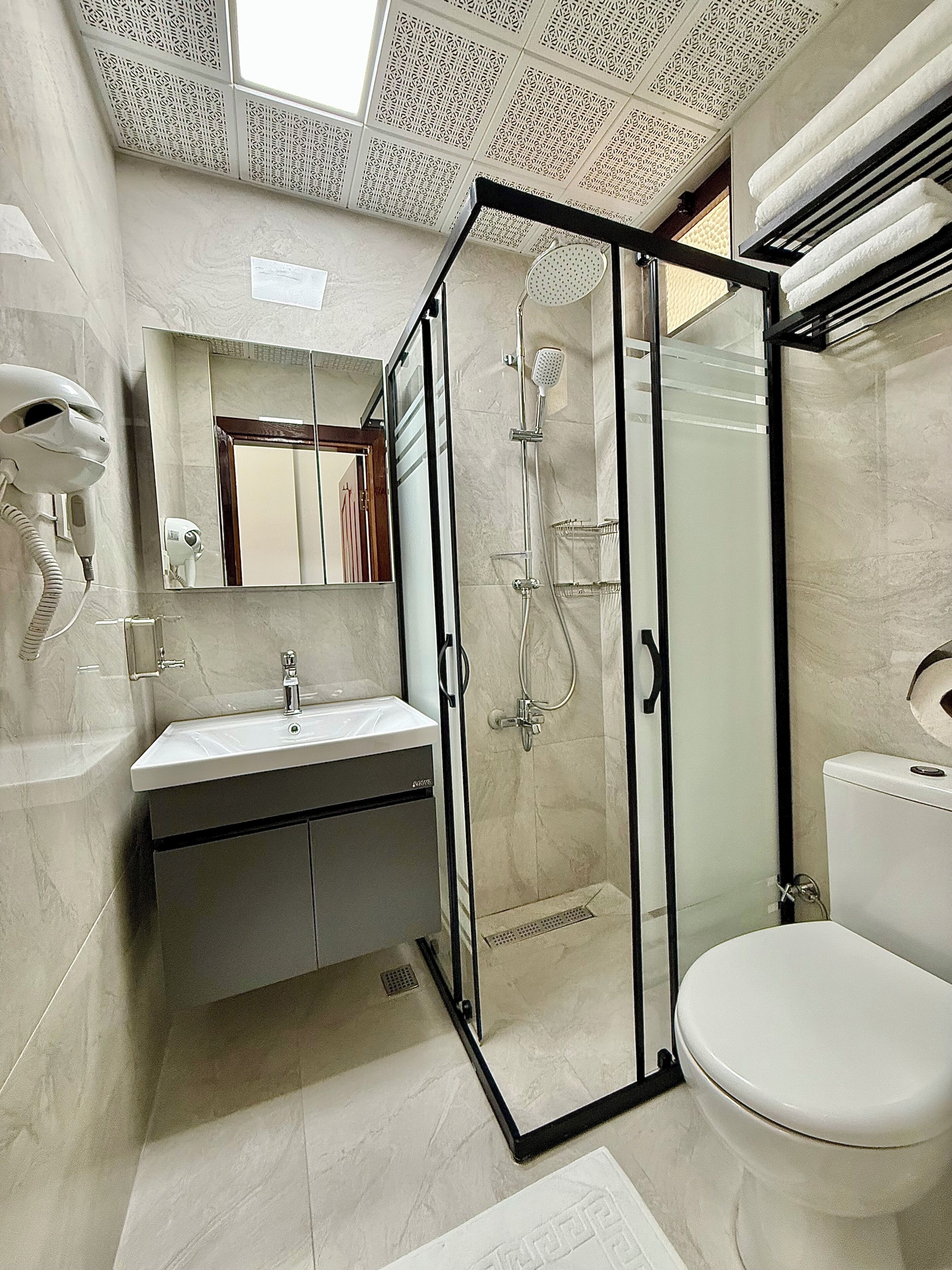Standard Double Room, Partial Sea View | Bilik Mandi