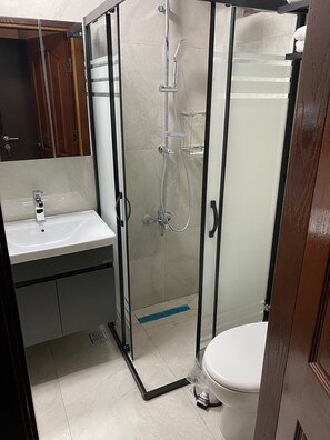 Standard-Doppelzimmer, eingeschränkter Meerblick | Badezimmer