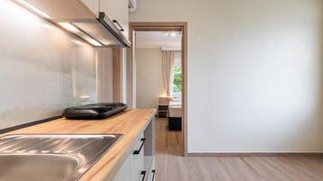 Apartment, Patio, Courtyard View | Private kitchen