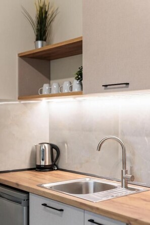 Private kitchen - KYMA STAY - Beachfront apartments  (Thermaikos)