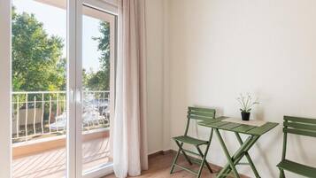 Apartment, Balcony, Garden View | Interior