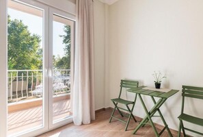 Leilighet, balkong, hageutsikt | Innvendig