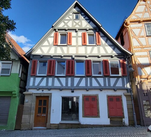MHQ Ferienwohnung im historischen Fachwerkhaus mit Terrasse in Waiblingen