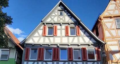MHQ Ferienwohnung im historischen Fachwerkhaus mit Terrasse in Waiblingen