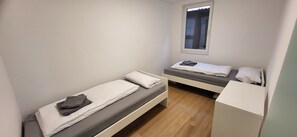 2 chambres, fer et planche à repasser, accès Internet, draps fournis