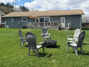 Terrace/patio - Sunrise Estate ~ 3-bedroom house with cozy sunrise view in charming Mabel (Mabel)