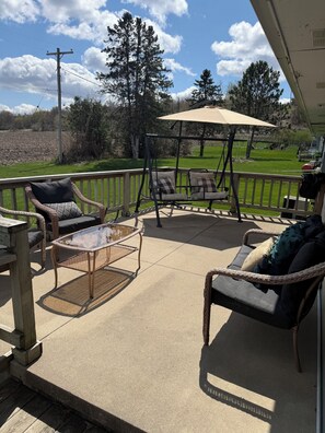 Terrace/patio - Sunrise Estate ~ 3-bedroom house with cozy sunrise view in charming Mabel (Mabel)