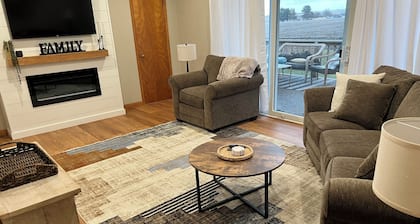 Sunrise Estate ~ 3-bedroom house with cozy sunrise view in charming Mabel