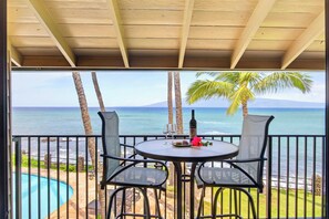 Outdoor dining - Modern Studio Oasis With Picture‑Perfect Scenery (Lahaina)