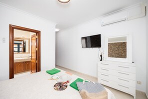 Iron/ironing board, WiFi, bed sheets - Villa Marisol with air con and private heated pool (Playa Blanca)