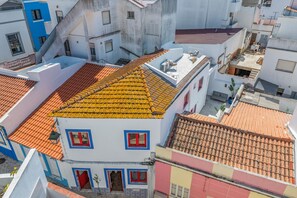 Exterior - Beautifully refurbished upper townhouse, one of two independent homes in Alvor Old Town. Steps from the waterfront, restaurants and beach, with 2 bedrooms, AC throughout, and access to sunny terraces, Jacuzzi Bath and sea views. (Portimao)