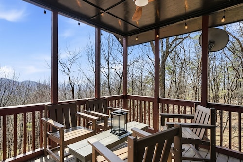 Mtn Resort Getaway - 4 Bed, 3 Bath - Lake with Kayaks , Golf, Pools, Pickleball