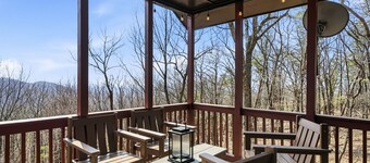 Mtn Resort Getaway - 4 Bed, 3 Bath - Lake with Kayaks , Golf, Pools, Pickleball
