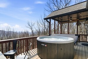 Bañera de hidromasaje al aire libre