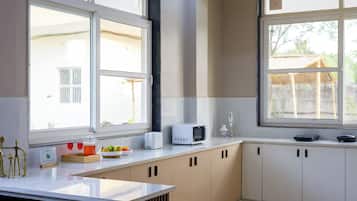 Deluxe Villa, Balcony, Garden View | Private kitchen