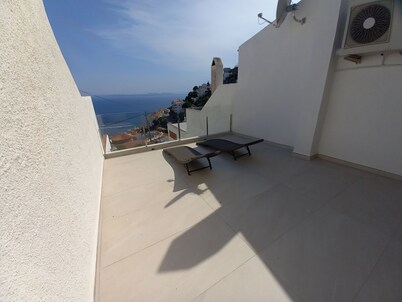 Casa Bleu - Exceptional sea views & heated jacuzzi pool