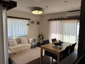 Interior - 5 min walk from Nishi-Shinjuku 5-chome station, large family of 7, loop balcony (新宿区)