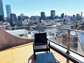Property grounds - 5 min walk from Nishi-Shinjuku 5-chome station, large family of 7, loop balcony (新宿区)