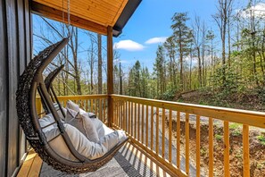 Property grounds - *New* Modern Gatlinburg Cabin | Fire Pit | Hot Tub (Gatlinburg)