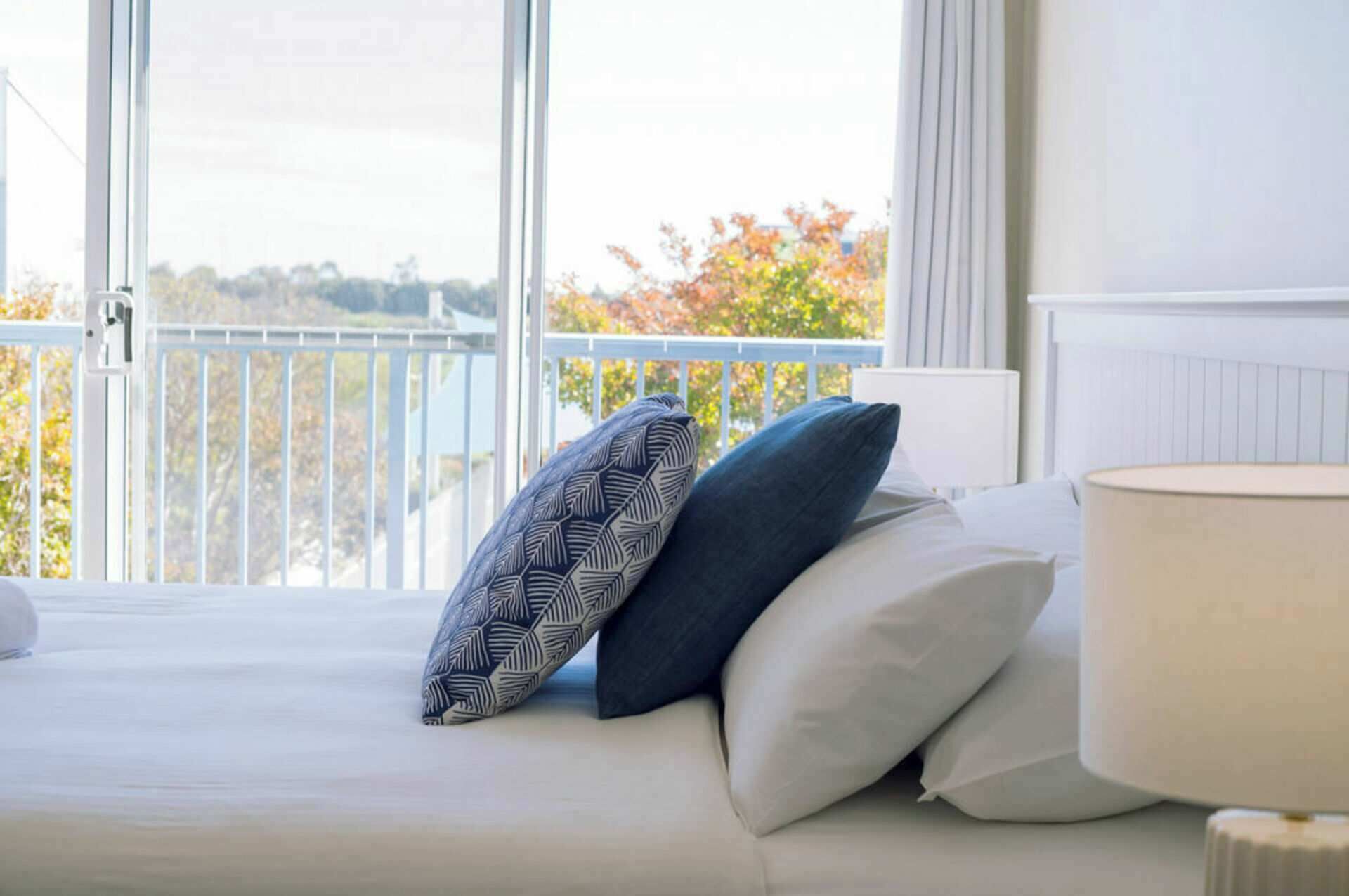 Iron/ironing board, Internet, bed sheets