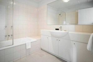 Bathroom - Bright 2BDR Apt with Pool Access Williamstown (Williamstown)