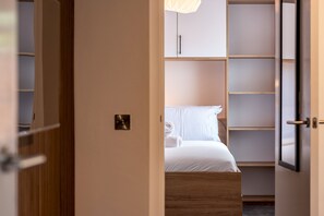 Iron/ironing board, free WiFi, bed sheets - Marine Place | Flat 14 (St Andrews)