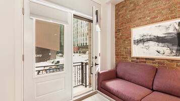 Executive Apartment, Balcony, City View | Living area