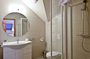 Bathroom - Imola Udvarhaz Dessert Hotel (Eger)