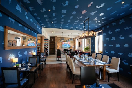 Restaurant. Imola Udvarhaz Dessert Hotel