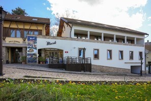 Esterni