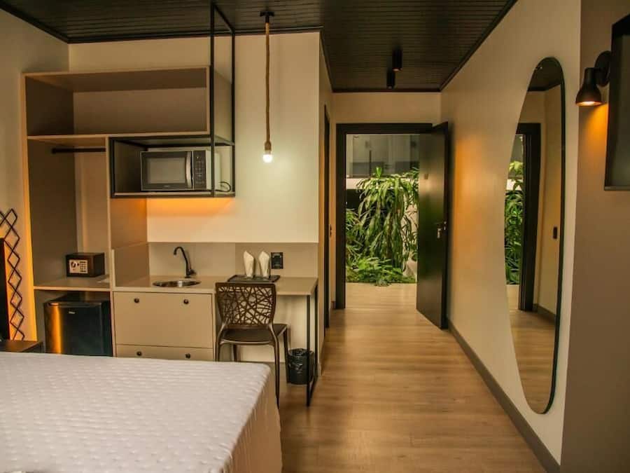 Cofres nos quartos, ferros/tábuas de passar roupa, Wi-Fi de cortesia
