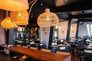 Dining - COROADOS HOTEL E FLATS LTDA (Nova Prata)