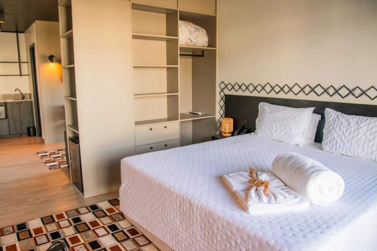 Suite, balcón, vista a la ciudad