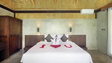 Deluxe Villa | In-room safe, blackout drapes, iron/ironing board, free WiFi