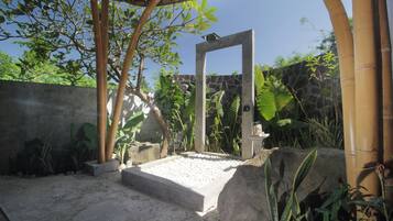 Deluxe Villa | Property grounds