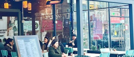 屋外ダイニングエリア