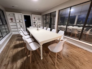 Dining - Fabulous 5-bedroom estate with AC in charming Round Rock (Round Rock)