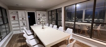 Fabulous 5-bedroom estate with AC in charming Round Rock