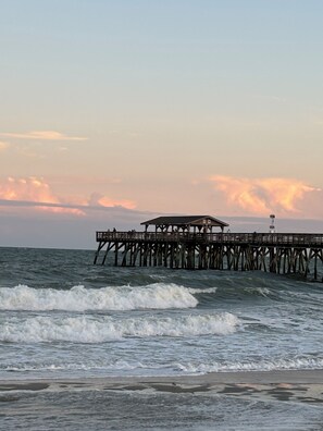 Beach nearby - Amenity-packed condo & community. Family friendly. Minutes to Myrtle Beach! (Myrtle Beach)