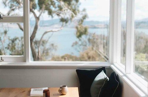 Ocean View Holiday Home - Easy Access to Hobart