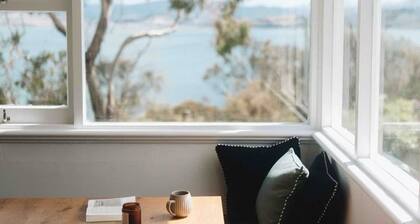 Ocean View Holiday Home - Easy Access to Hobart