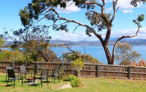 Property grounds - Ocean View Holiday Home - Easy Access to Hobart (Midway Point)
