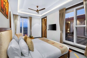 Deluxe Villa, Hill View | Iron/ironing board, free WiFi