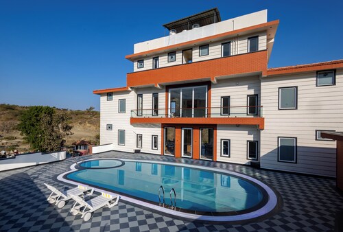 ELIVAAS Terra Cove 6 BHK Retreat with Pvt Pool