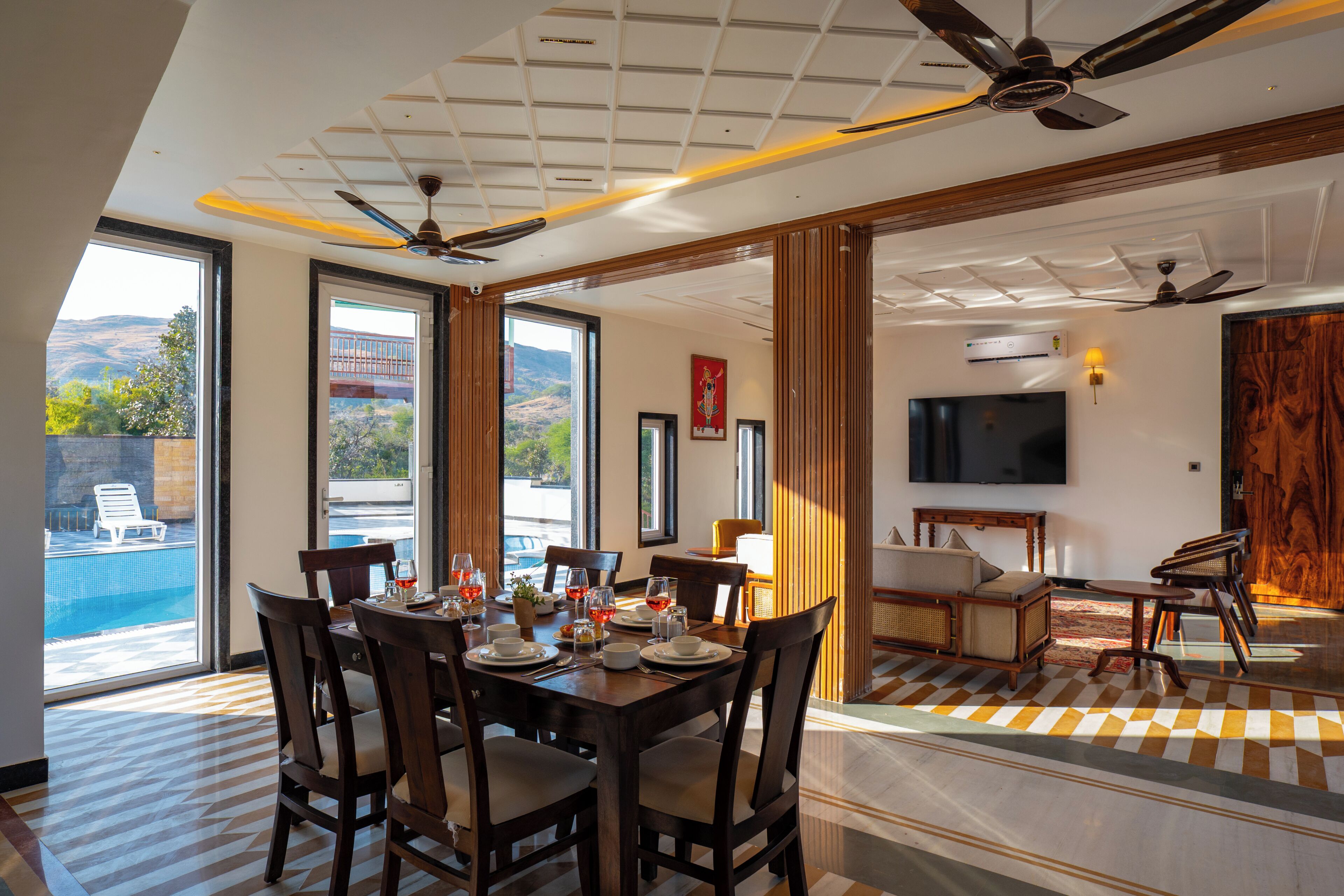 Villa Deluxe, vista a la colina | Restaurantes