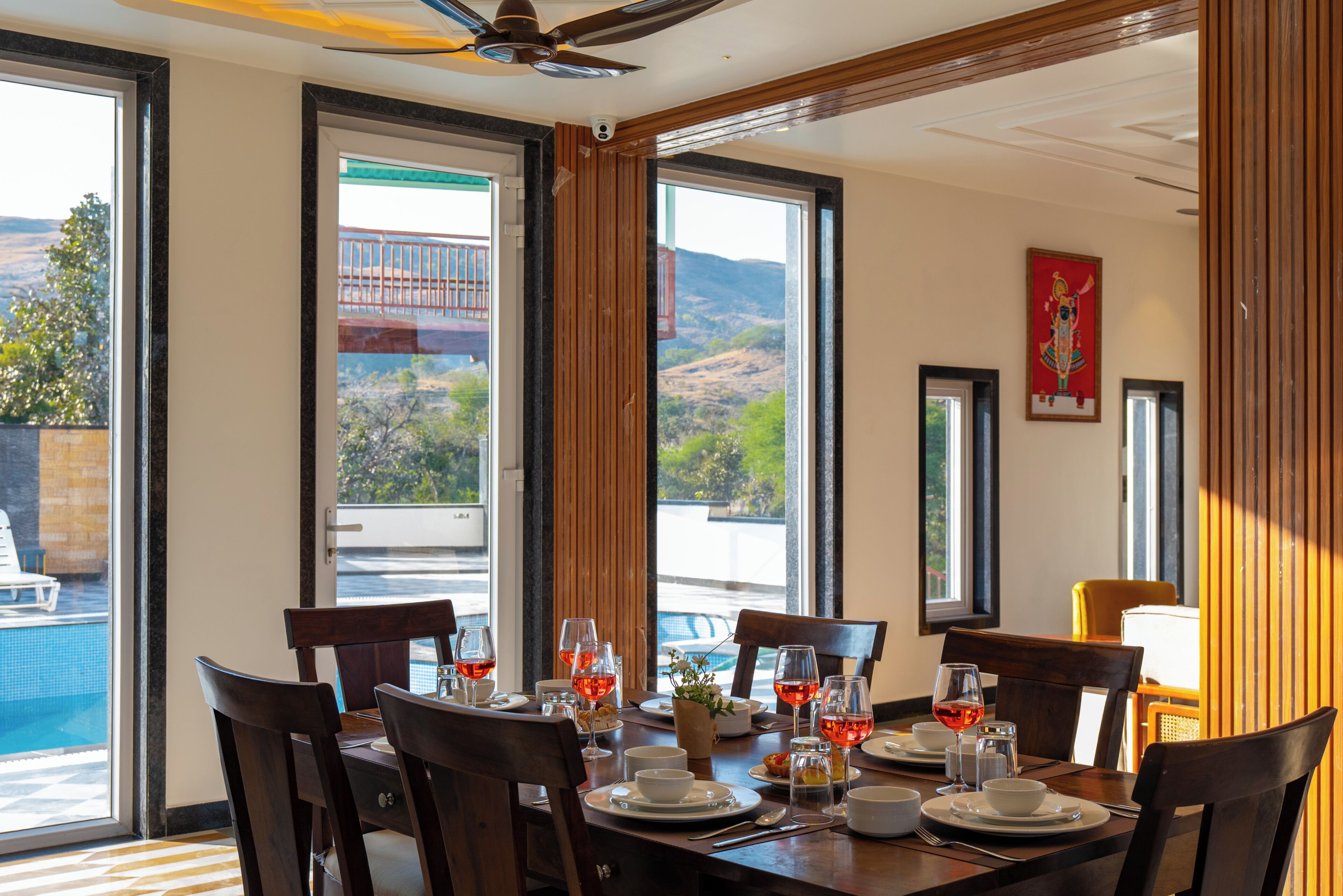 Deluxe Villa, Hill View | Dining