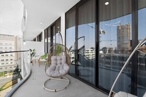 Terrace/patio - FIRST CLASS | 1BR | Vibrant City Hideaway (Arjan)