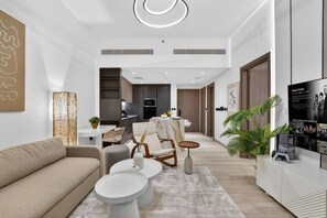 Living area - FIRST CLASS | 1BR | Vibrant City Hideaway (Arjan)